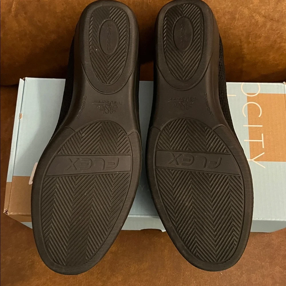 LifeStride Velocity 2.0 Black Flats - Picture 4 of 4